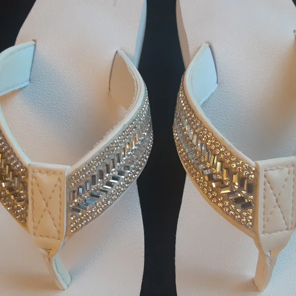 Elegant Gold and White Women's Sandals - Picture 5 of 8